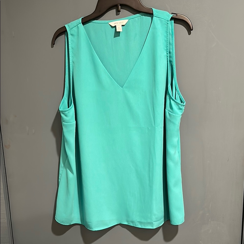 Nine West Women's Sleeveless V-Neck Top - Teal.  XL.  NWOT
